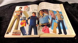 LOT OF 4 VINTAGE MONTGOMERY WARD CATALOGS 1977 1978 - CATALOGS ARE FOUR SEASONS